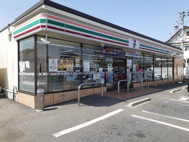 コンビニ　セブンイレブン下中居町西店（コンビニ）まで350m