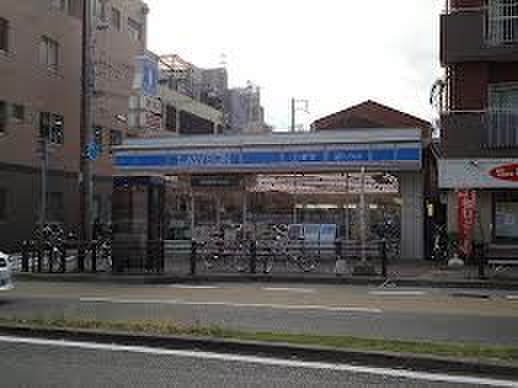 コンビニ　コンビニ（コンビニ）まで130m
