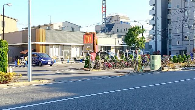 飲食店　マクドナルド足立六町店（飲食店）まで224m