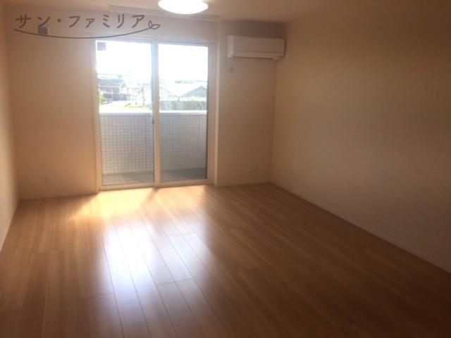 居室・リビング　同一物件別部屋写真