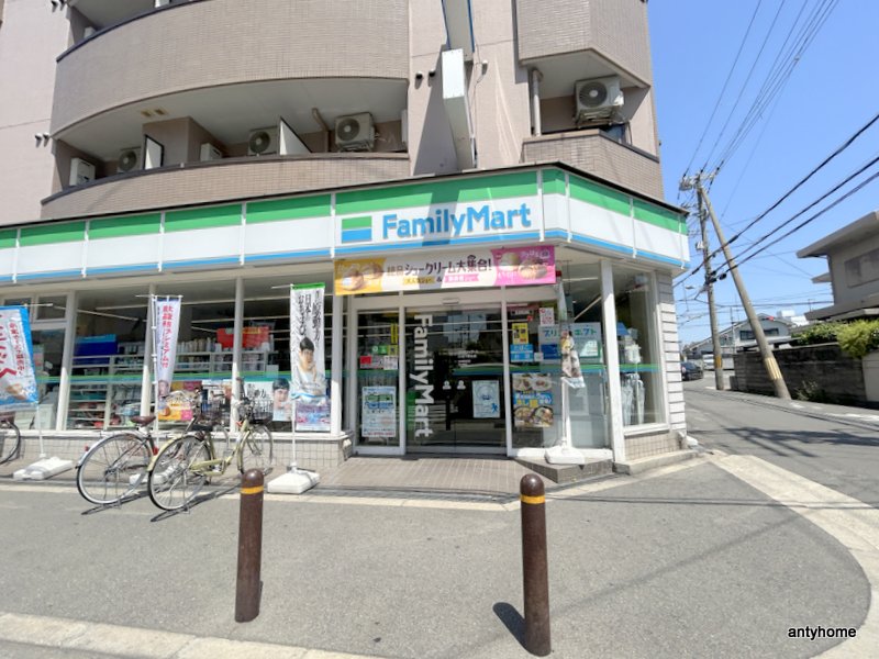 コンビニ　ファミリーマート 小浦下新庄店（コンビニ）まで272m