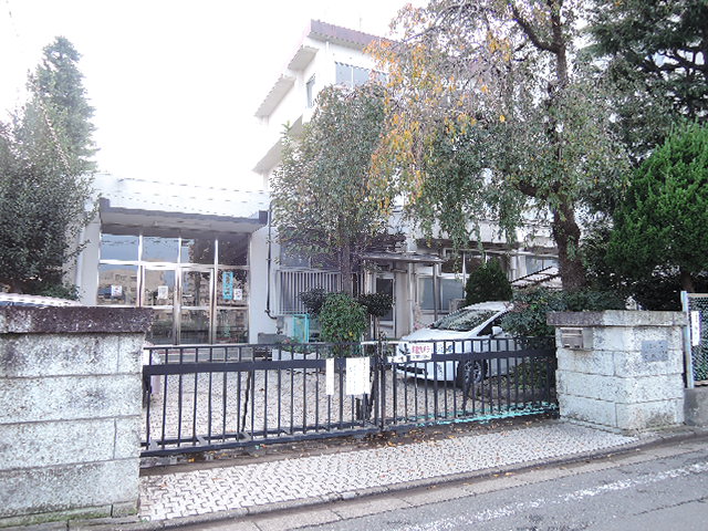 小学校　練馬区立泉新小学校（小学校）まで244m