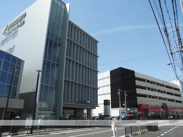 銀行　（株）三井住友銀行／鳳支店（銀行）まで769m
