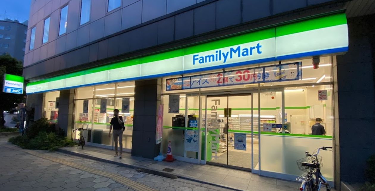 コンビニ　ファミリーマート谷九駅前店（コンビニ）まで93m