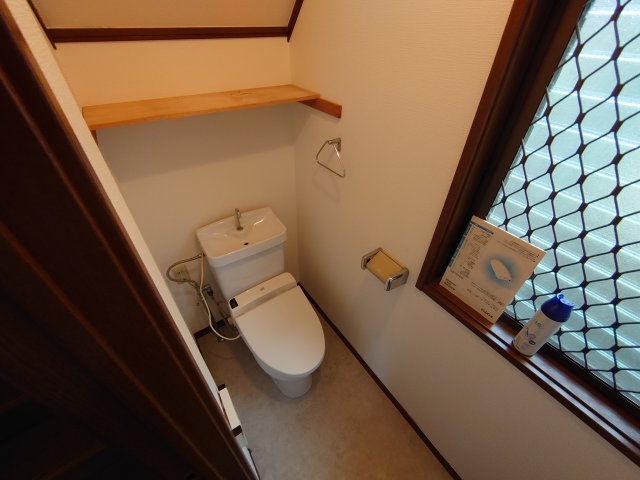 名塩ガーデン戸建のトイレ写真