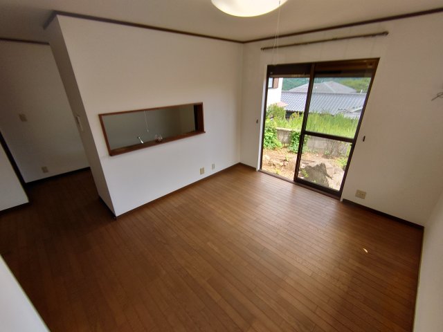 名塩ガーデン戸建の居間写真