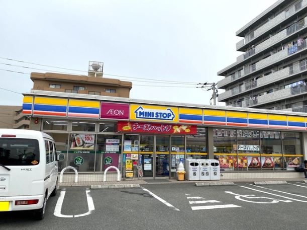 コンビニ　ミニストップ 博多諸岡店（コンビニ）まで417m
