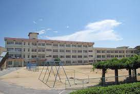 小学校　明石市立大久保小学校（小学校）まで545m