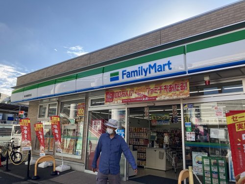 コンビニ　ファミリーマート（コンビニ）まで1645m