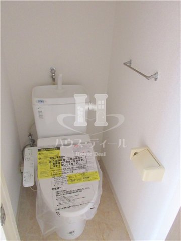 トイレ　落ち着いた色調のトイレです