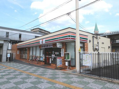 コンビニ　セブンイレブン大和高田町店（コンビニ）まで589m
