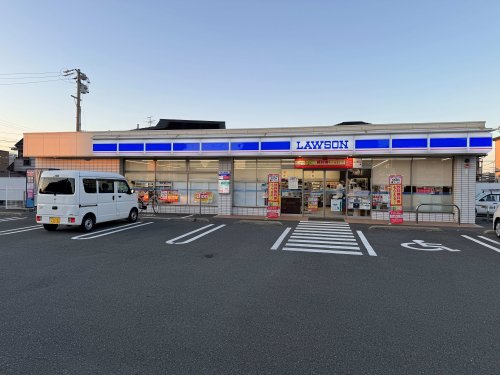 コンビニ　ローソン 江南市役所東店（コンビニ）まで653m