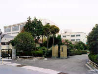 中学校　歌敷山中学校（中学校）まで452m