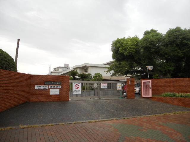 小学校　穴生小学校（小学校）まで300m