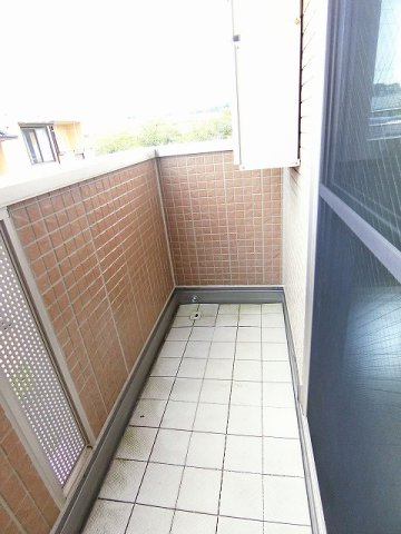 バルコニー　バルコニーは東向き！すがすがしい朝日がお部屋に入ってきます☆