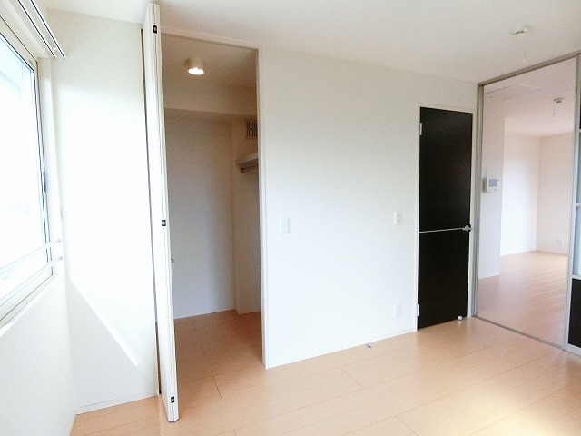 その他部屋・スペース　洋室6.3帖☆ウォークインクローゼットがあります♪お洋服の多