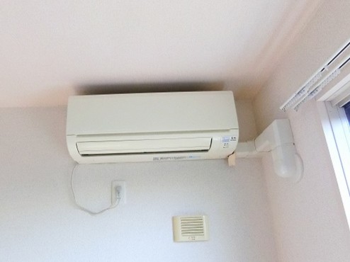 その他設備　リビングダイニングキッチンには暑い夏や寒い冬に大活躍のエアコ