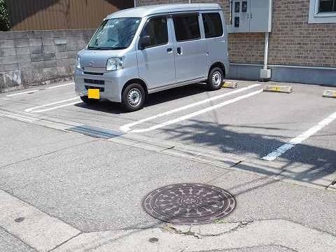 駐車場　駐車場に車を止められます