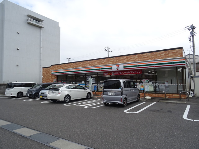 コンビニ　セブンイレブン　信濃町店（コンビニ）まで750m