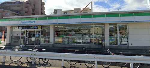 コンビニ　ファミリーマート 千種香流橋店（コンビニ）まで830m