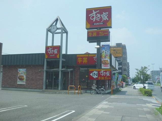 飲食店　すき家（飲食店）まで377m