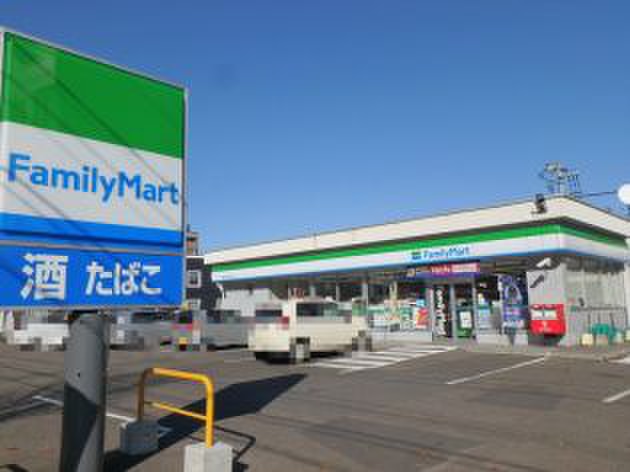 コンビニ　ファミリーマート（コンビニ）まで425m