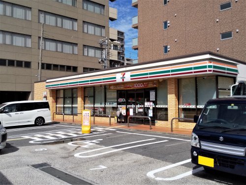 コンビニ　セブンイレブン 大阪元町3丁目店（コンビニ）まで557m