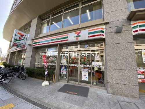 コンビニ　セブンイレブン 鶴見駅東口中央通り店（コンビニ）まで97m