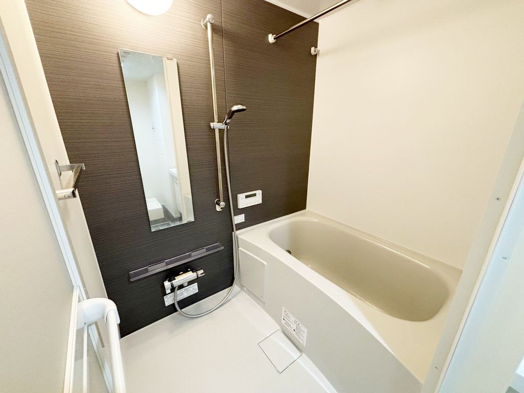 バス・シャワールーム　同物件別部屋写真