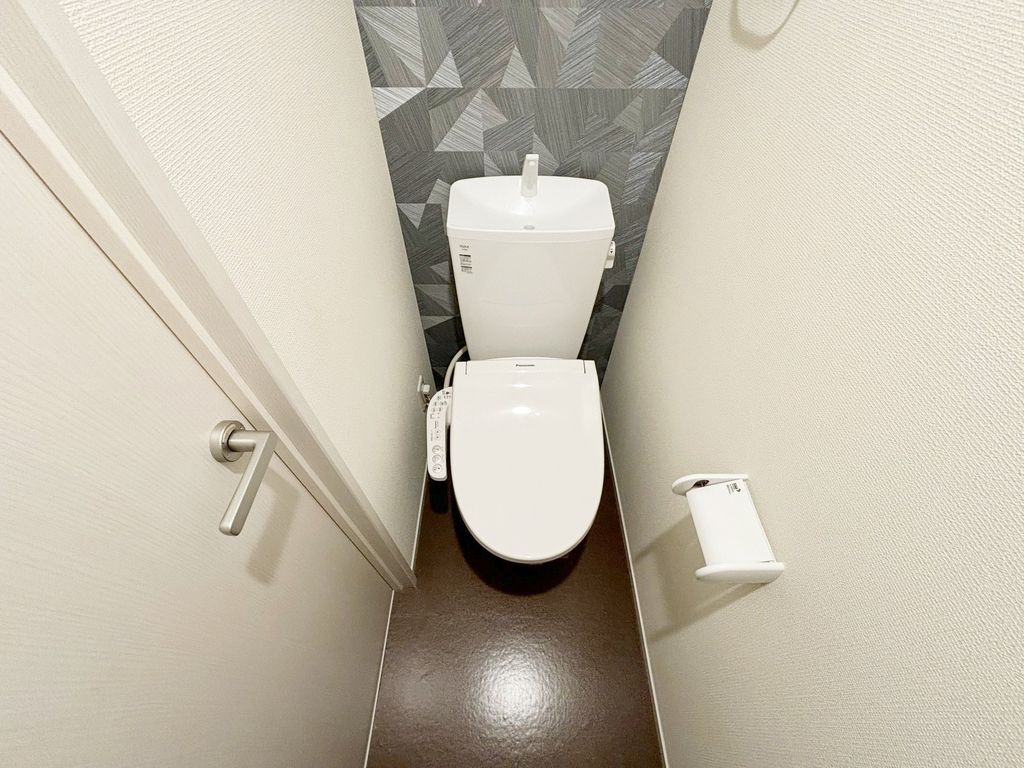 トイレ　同物件別部屋写真