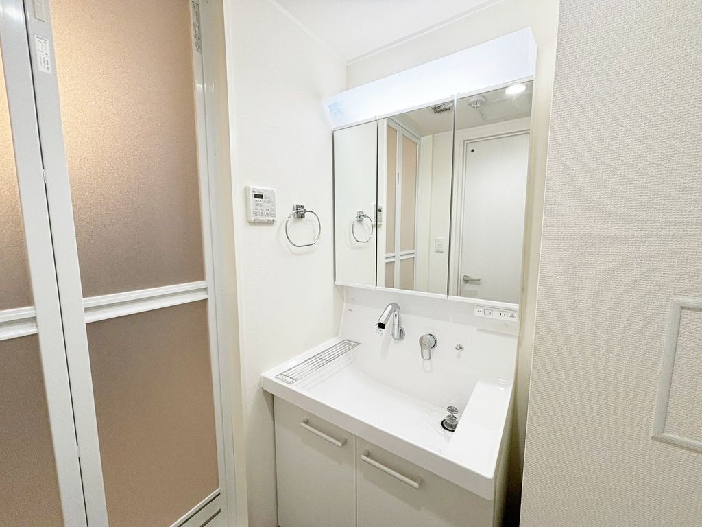 洗面設備　同物件別部屋写真