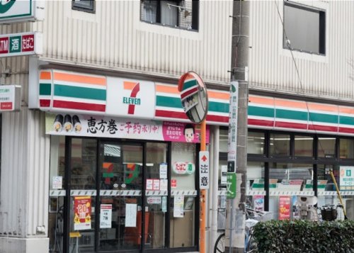 コンビニ　セブンイレブン 下馬1丁目店（コンビニ）まで240m
