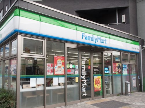 コンビニ　ファミリーマート 世田谷下馬一丁目店（コンビニ）まで325m