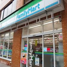 コンビニ　ファミリーマート 湯島三丁目店（コンビニ）まで141m
