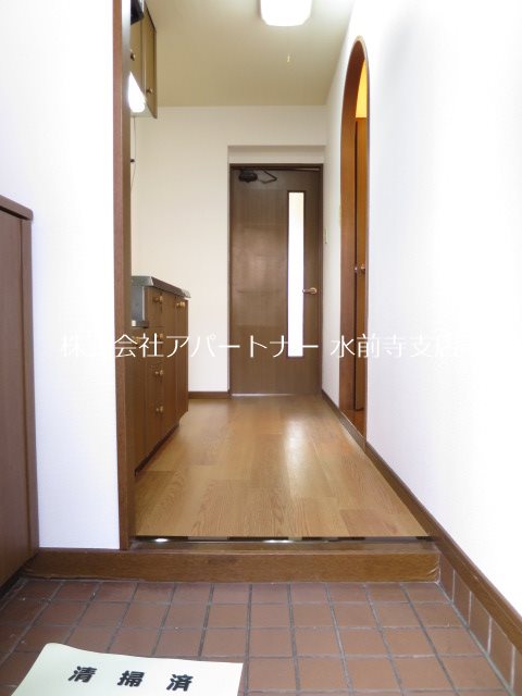 玄関　広々玄関スペースにはシューズボックスもございます！