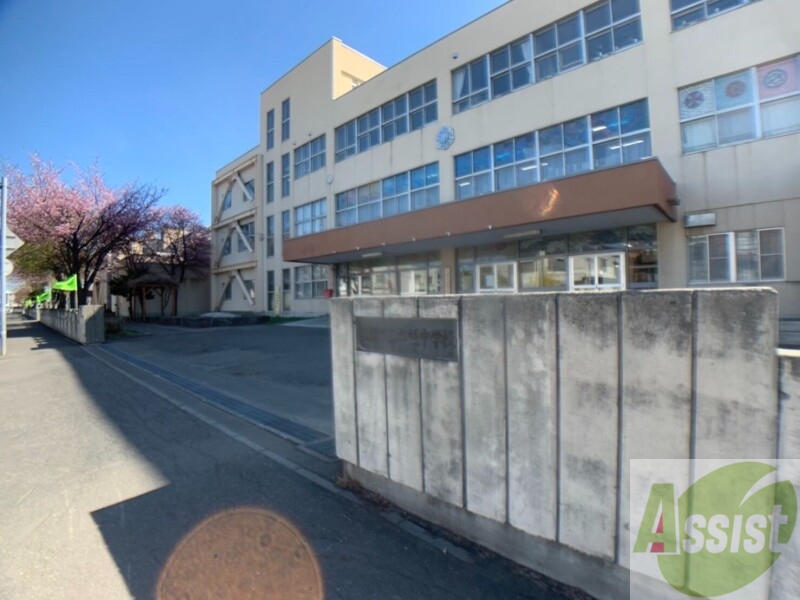 中学校　札幌市立札幌中学校（中学校）まで654m