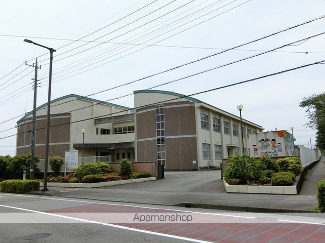 小学校　南小学校（小学校）まで892m