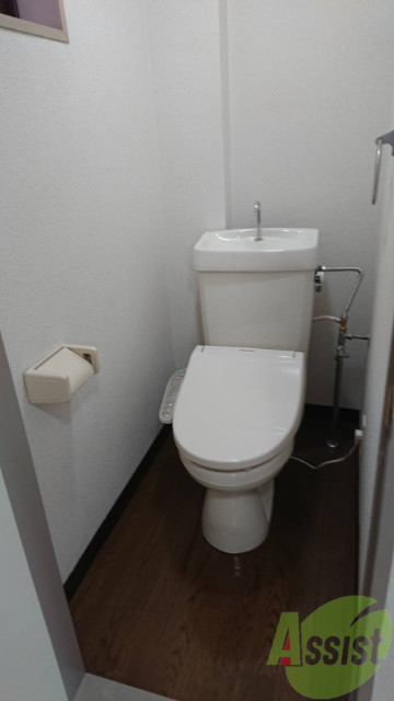 トイレ　トイレは温水便座付きで使いやすいですね。