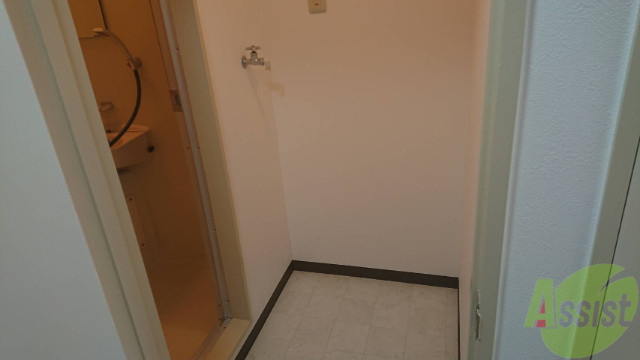 その他設備　室内洗濯機置き場で雨の日も洗濯がラクラクです。
