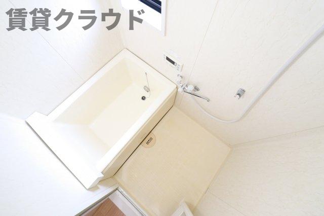 バス・シャワールーム　落ち着いた空間のお風呂です