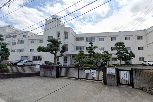 小学校　藤枝市立西益津小学校（小学校）まで900m