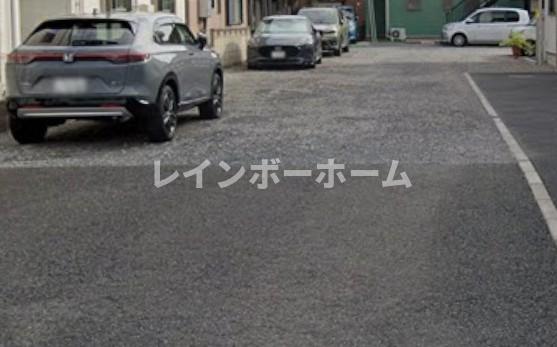 駐車場　駐車場があるので、車を買う予定の方も安心です