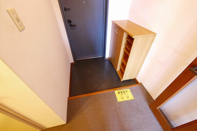 玄関　収納もある玄関です