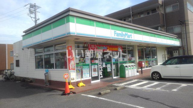 コンビニ　ファミリーマート 末広町店（コンビニ）まで587m