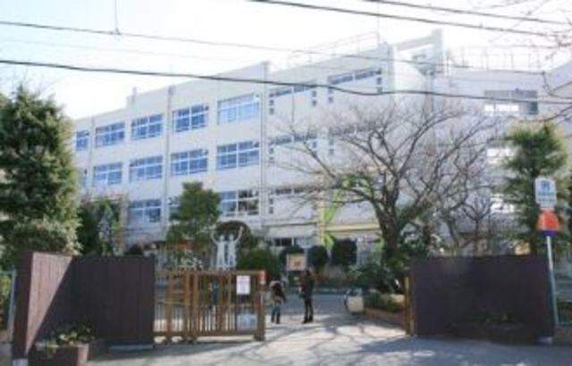 小学校　市川市立新浜小学校（小学校）まで714m