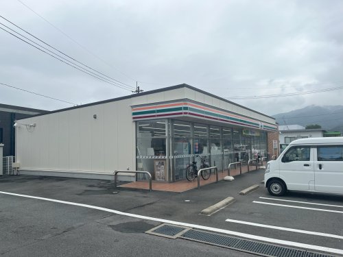 コンビニ　セブンイレブン　八代萩原1丁目店（コンビニ）まで947m
