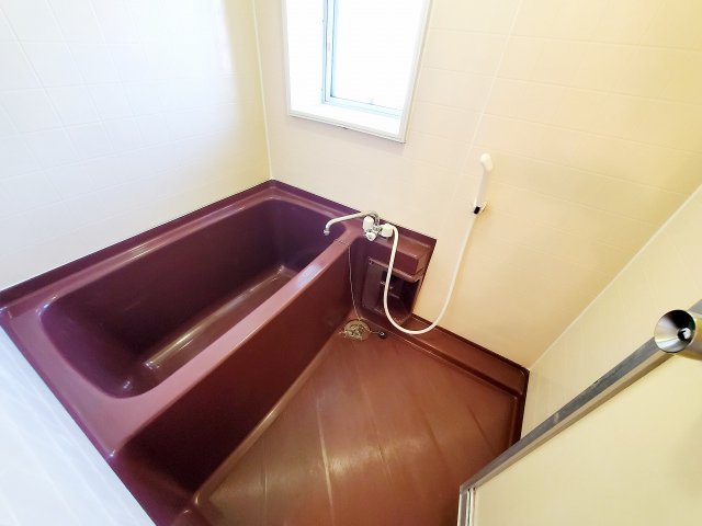 バス・シャワールーム　コンパクトで使いやすいお風呂です