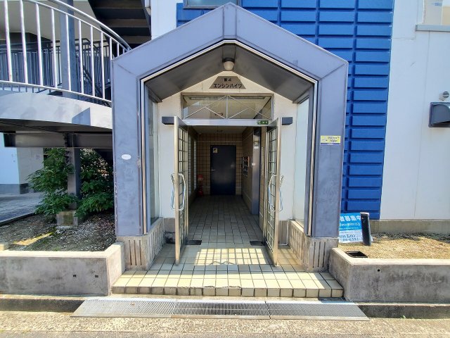 エントランス　落ち着いたエントランスです