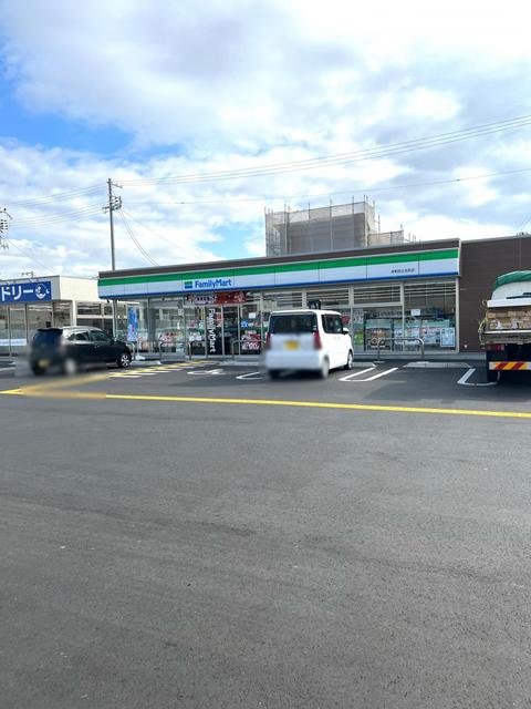 コンビニ　ファミリーマート岸和田土生町店（コンビニ）まで370m