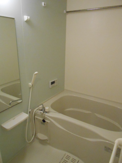 バス・シャワールーム　追焚機能付浴槽・浴室乾燥機完備
